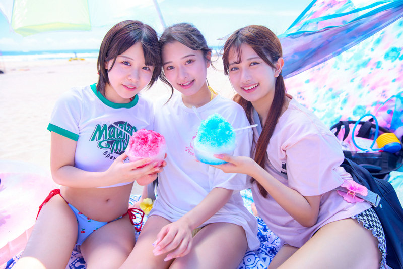 夏の海で出会った無邪気な水着J系3人組！田舎の民宿で繰り広げられる夢の逆4P体験