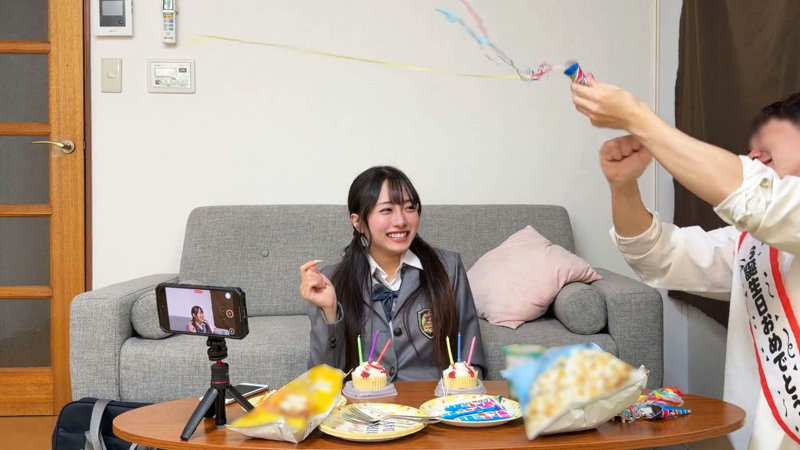 【サンプル動画】FANZA「かほ」レビュー!リビングの誕生日パーティー、リアルすぎて最高すぎる2