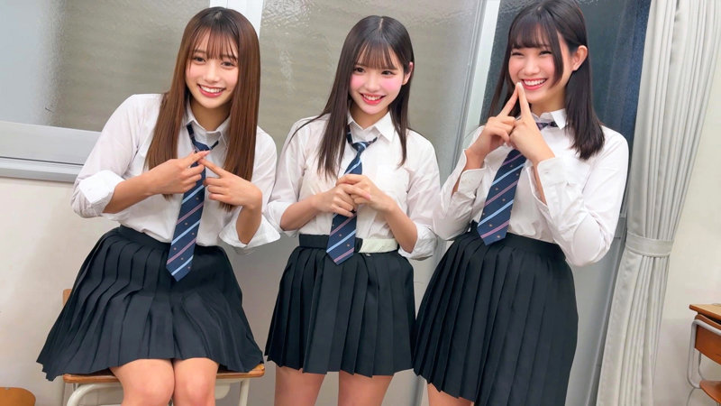 制服風衣装で並んで笑顔を見せる3人・全身のバランスが確認できるサンプル画像