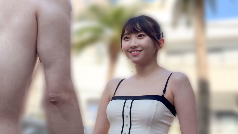 ネオシロウト・ひかりちゃんが屋外でカメラに向かって笑顔を見せる、白黒ワンピース姿のナンパ系サンプル画像