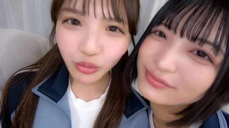ジャージ姿の2人がカメラに顔を近づけ、表情の違いが伝わるクローズアップのサンプルカット